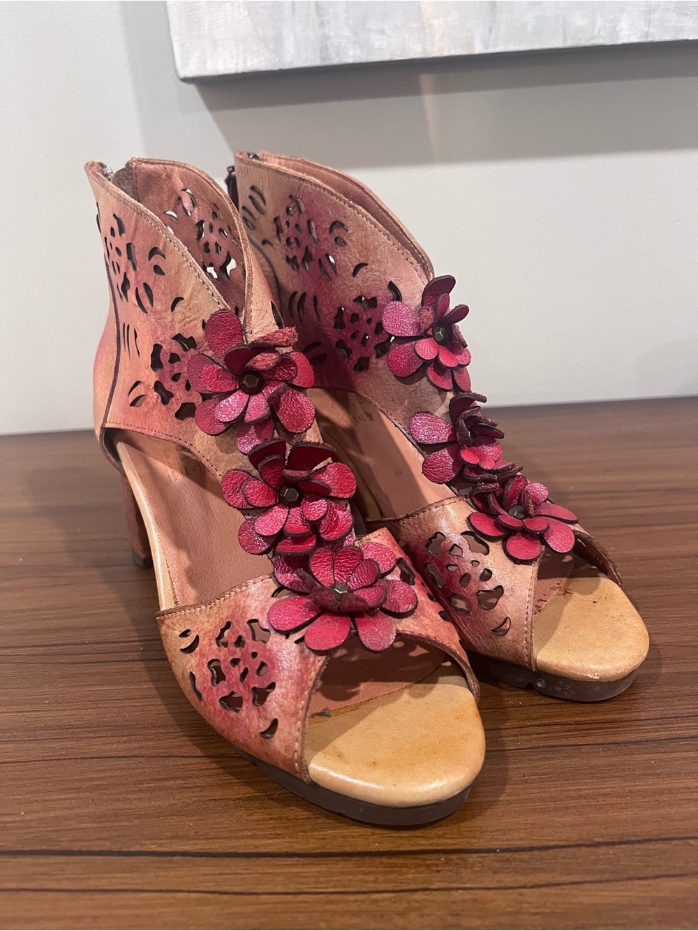 Spring Step L'Artiste Leather Floral Cutout Heeled Sandals EU 40 US 9.5